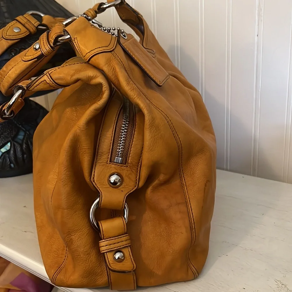 Vintage Coach C0982 Parker hobo purse